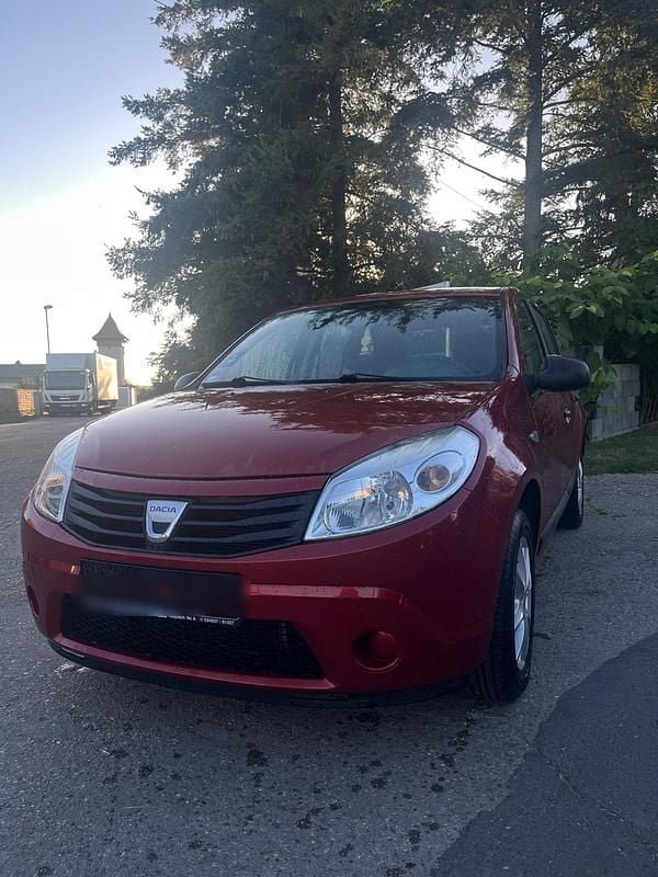Rot Gebraucht 2010 Dacia Sandero Kleinwagen | 1.300 € - Bild 1/4