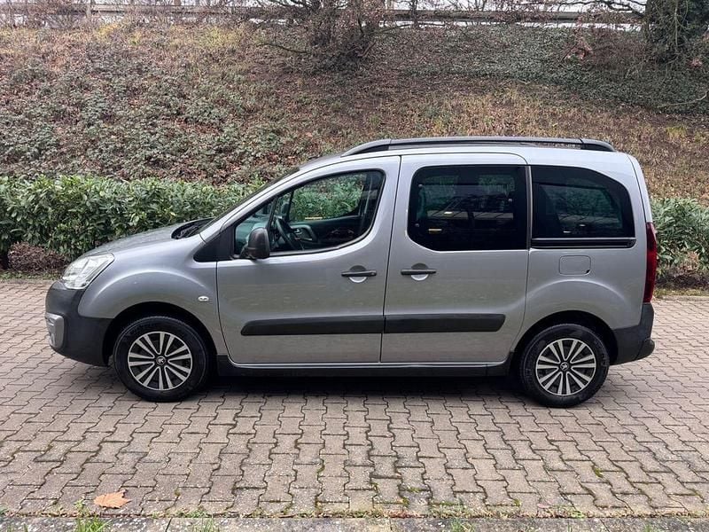 Gebraucht Peugeot Partner Tepee 120 PS (88 kW) 2017 Silber Van / Kleinbus