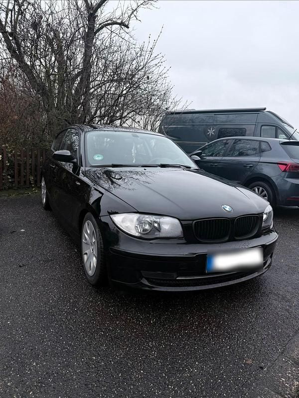 Gebraucht BMW 116 122 PS (89 kW) 2007 Schwarz Kleinwagen