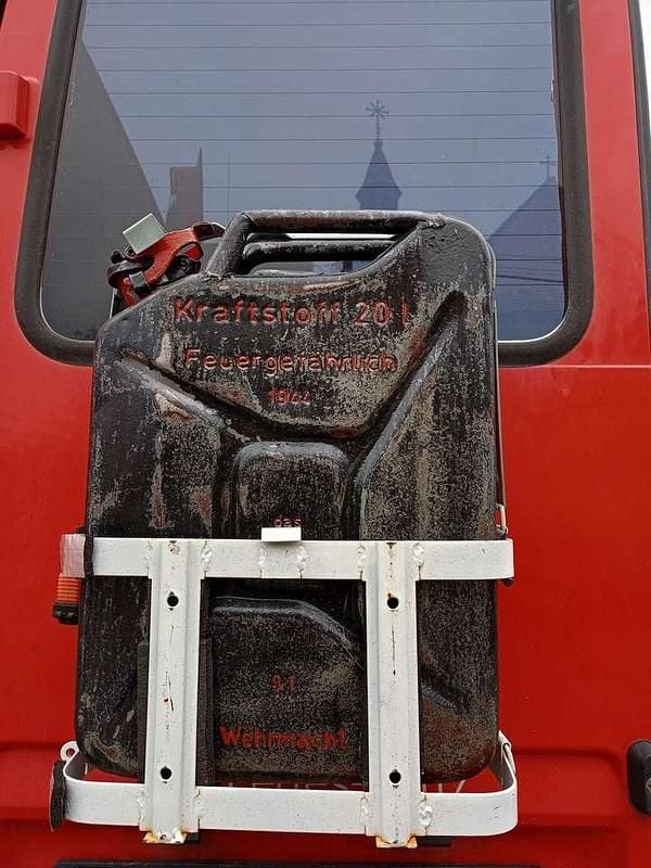 Używany Mercedes Sprinter 122 KM (89 kW) 1998 Czerwony Van