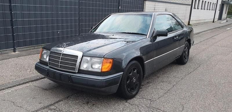 Gebraucht Mercedes E300 180 PS (132 kW) 1991 Schwarz Coupé
