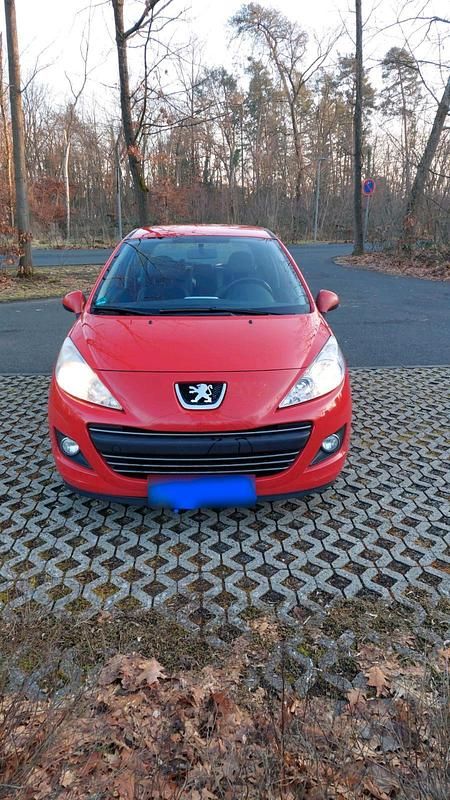 Gebraucht Peugeot 207 74 PS (54 kW) 2011 Rot Kleinwagen