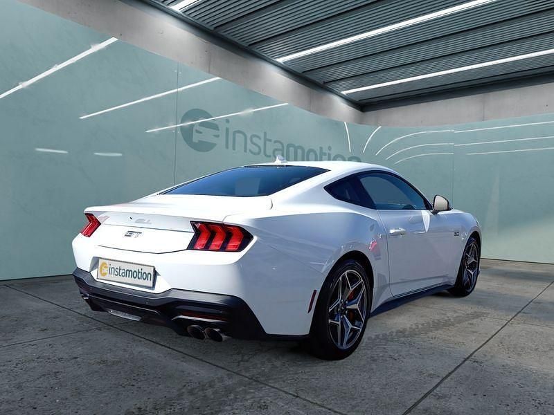 Neu Ford Mustang Fastback 446 PS (328 kW) 2025 Weiß Coupé