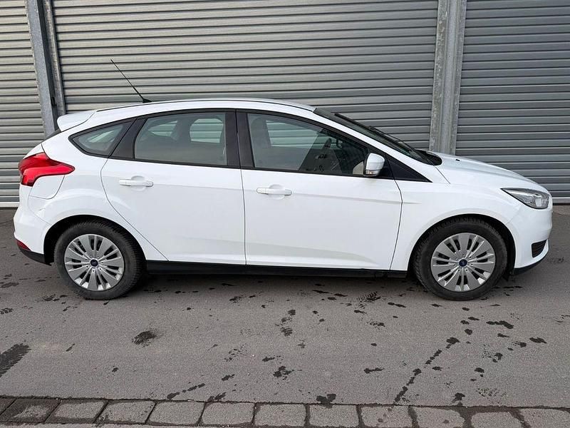 Gebraucht Ford Focus 125 PS (91 kW) 2017 Weiß Limousine