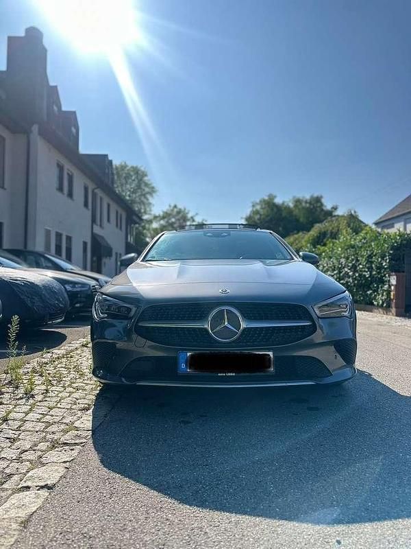 Grau Gebraucht 2020 Mercedes CLA180 Limousine | 19.999 € (Superpreis) - Bild 1/4