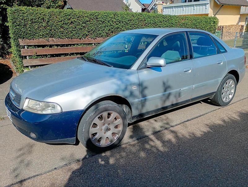 Grau Gebraucht 2000 Audi A4 Limousine | 250 € (Superpreis) - Bild 1/4