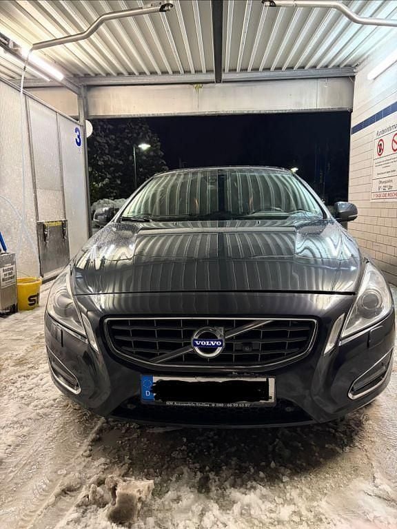 Grau Gebraucht 2011 Volvo S60 Summum Limousine | 8.400 € (Fairer Preis) - Bild 1/4