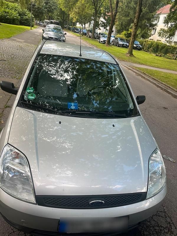 Gebraucht Ford Fiesta 69 PS (50 kW) 2002 Silber Kleinwagen
