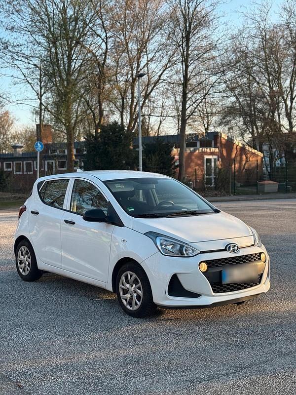 Gebraucht Hyundai i10 83 PS (61 kW) 2017 Weiß Kleinwagen