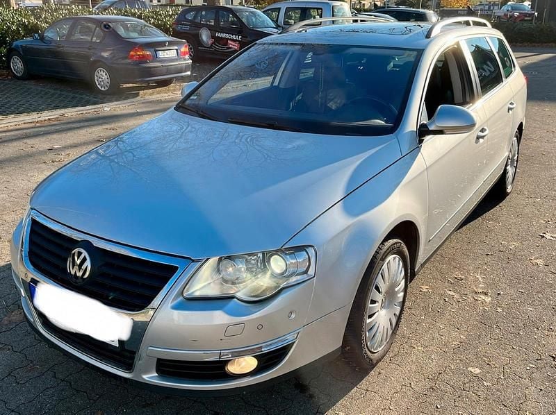 Silber Gebraucht 2009 VW Passat Highline Kombi | 2.899 € (Guter Preis) - Bild 1/4