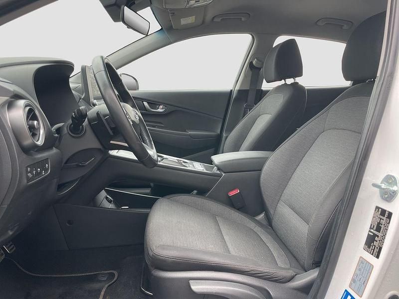 Gebraucht Hyundai Kona Select 100 kW (136 PS) 2022 Weiß SUV