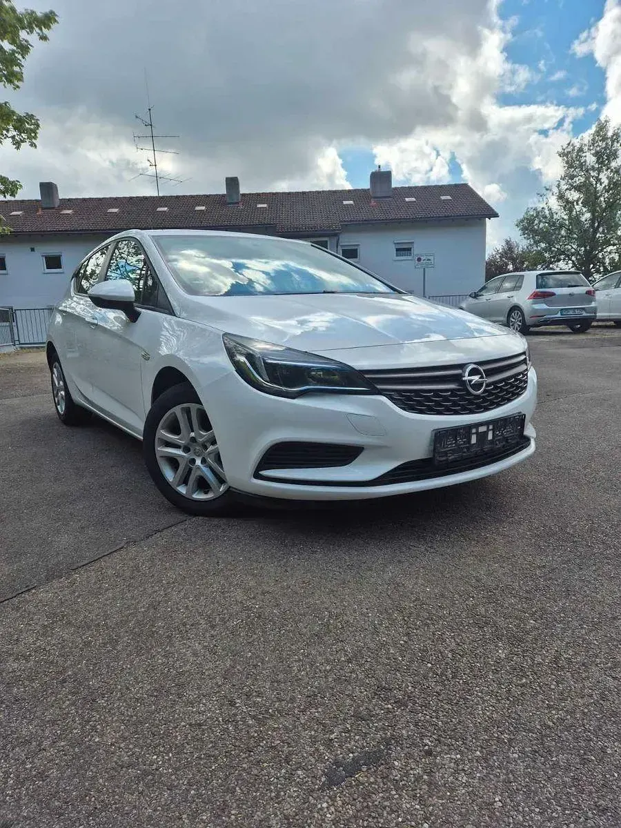 Gebraucht Opel Astra Business 101 PS (74 kW) 2017 Weiß Kleinwagen