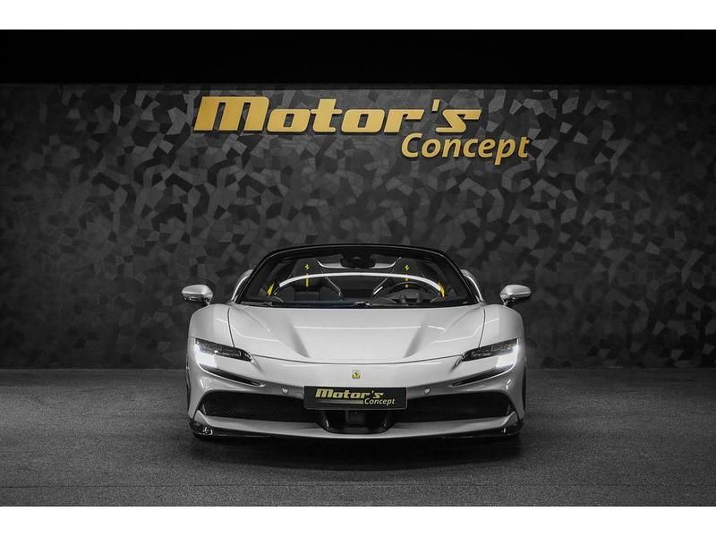 Gebraucht Ferrari SF90 999 PS (734 kW) 2024 Silber Cabrio