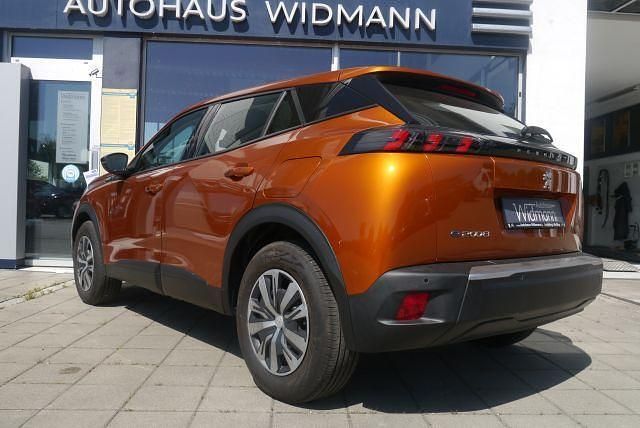 Gebraucht Peugeot e-2008 Active 100 kW (136 PS) 2022 Orange SUV