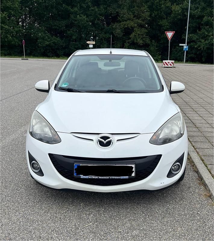 Weiß Gebraucht 2012 Mazda 2 Kleinwagen | 2.700 € (Guter Preis) - Bild 1/4
