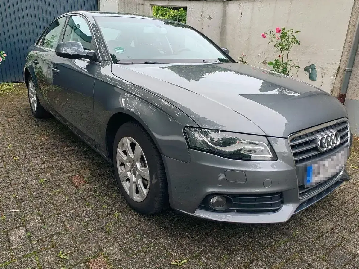 Gebraucht Audi A4 Ambiente 120 PS (88 kW) 2011 Grau Limousine