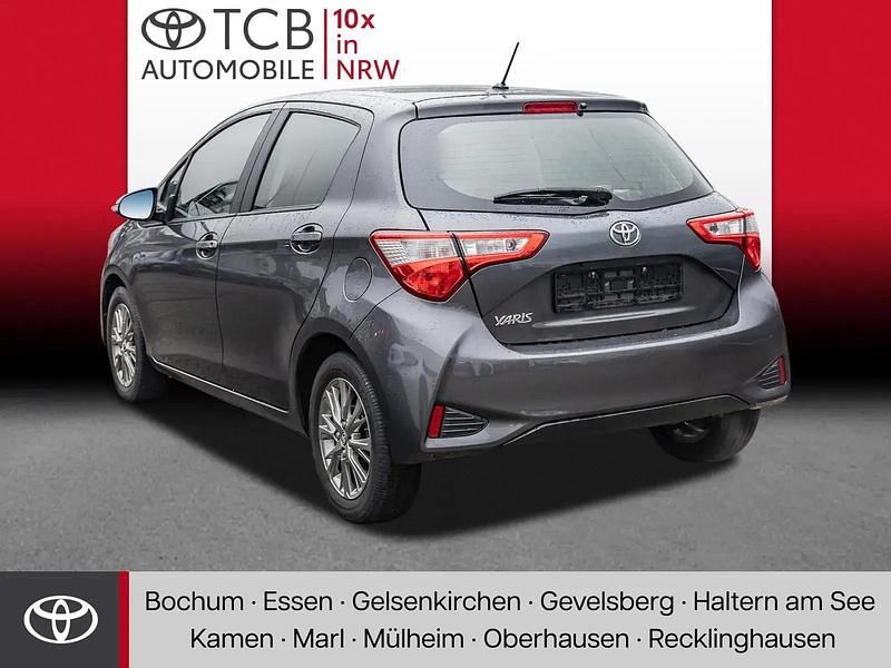 Gebraucht Toyota Yaris Plus 111 PS (81 kW) 2017 Marlingrau metallic Kleinwagen