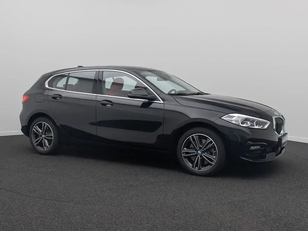 Gebraucht BMW 120 Sport Line 178 PS (130 kW) 2023 Saphirschwarz475 Kleinwagen