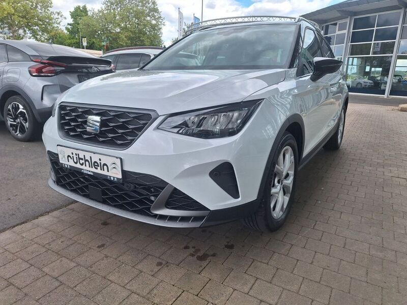 Weiß Gebraucht 2025 Seat Arona FR SUV | 25.990 € (Etwas zu teuer) - Bild 1/4