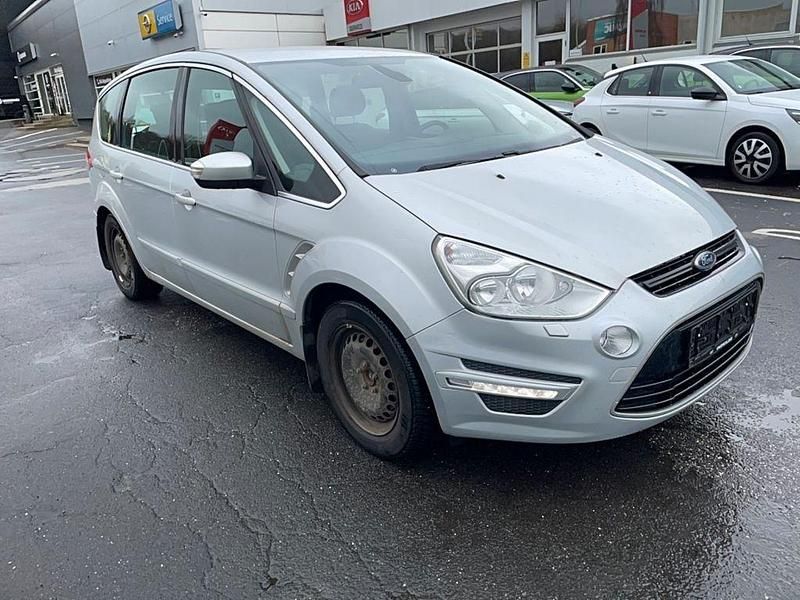 Gebraucht Ford S-MAX Titanium 163 PS (119 kW) 2012 Silber Van / Kleinbus