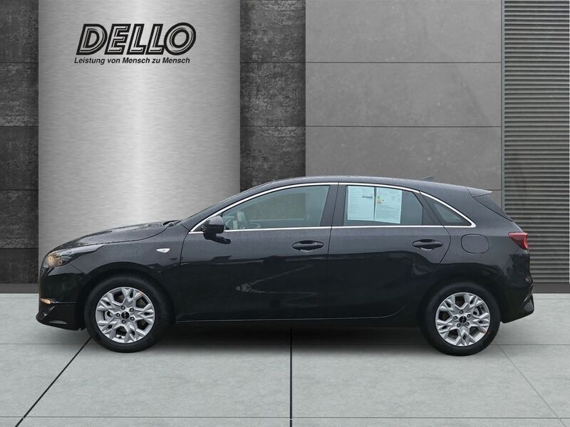 Gebraucht Kia Ceed Comfort 101 PS (74 kW) 2024 Zilinaschwarz metallic Kleinwagen