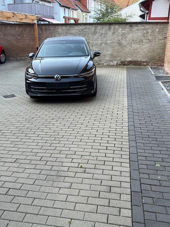 Schwarz Gebraucht 2024 VW Golf Goal Limousine | 21.799 € (Superpreis) - Bild 1/4
