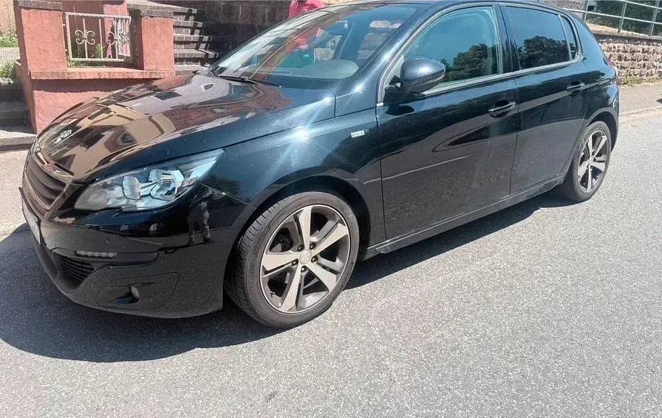 Gebraucht Peugeot 308 120 PS (88 kW) 2017 Schwarz Kleinwagen