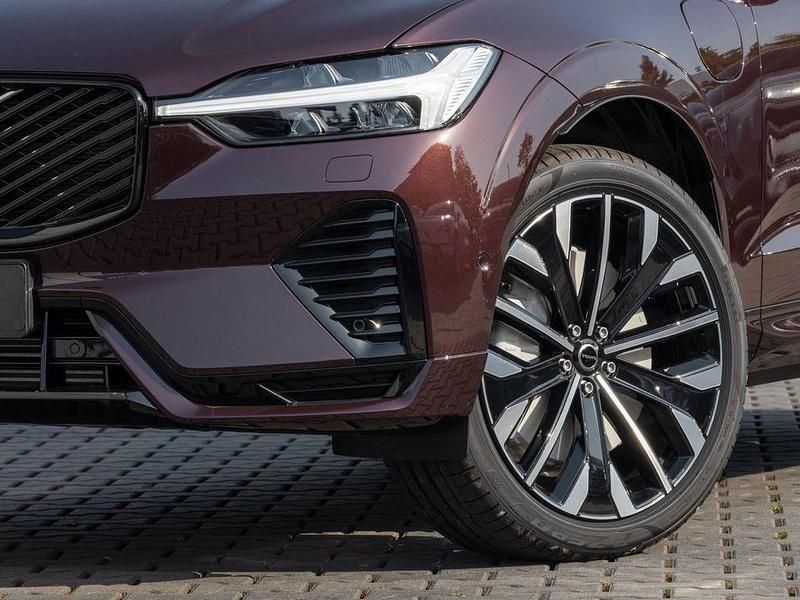 Neu Volvo XC60 Plus 310 PS (228 kW) 2025 Rot SUV