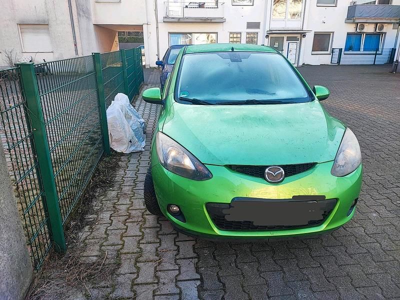 Grün Gebraucht 2008 Mazda 2 Kleinwagen | 2.500 € - Bild 1/3