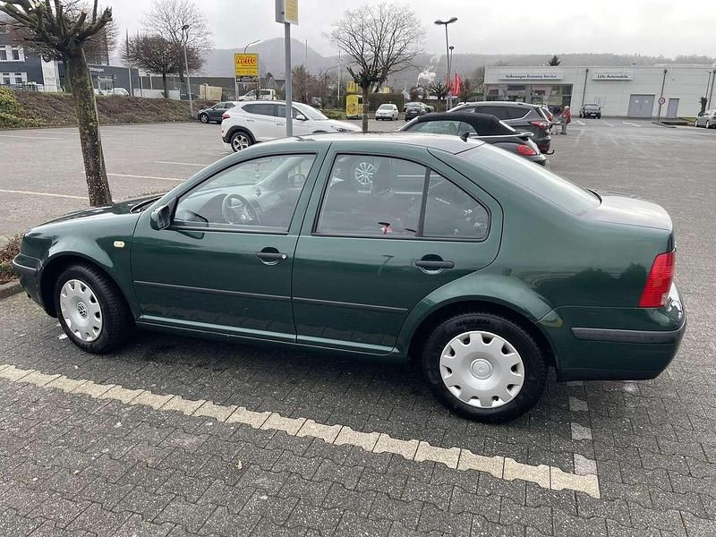 Second-hand VW Bora 101 CP (74 kW) 1999 Verde Berlinǎ