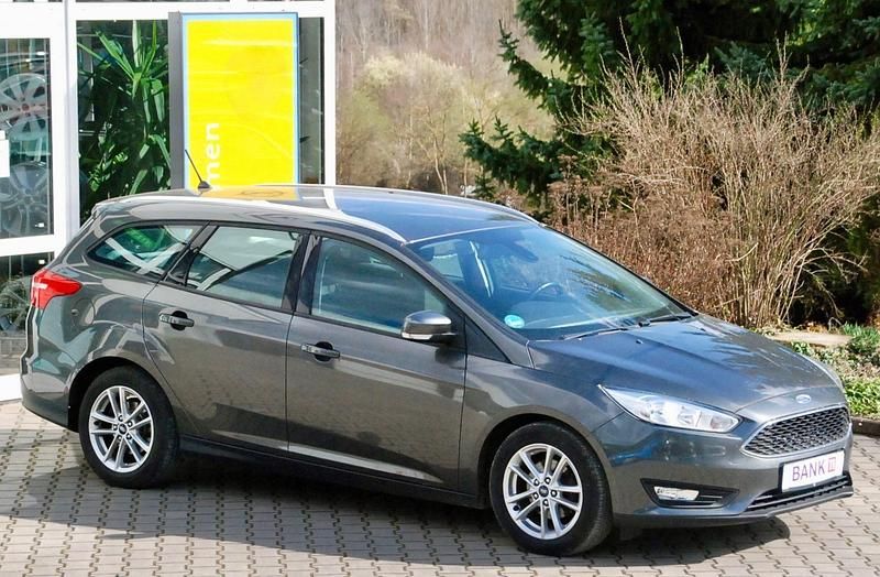 Gebraucht Ford Focus Business Edition 125 PS (91 kW) 2017 Grau Kombi