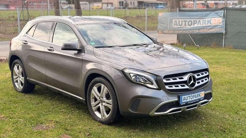 Gebraucht Mercedes GLA180 122 PS (89 kW) 2017 Grau SUV
