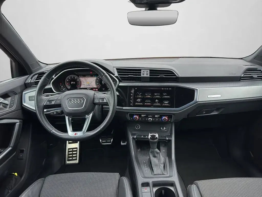 Gebraucht Audi Q3 Ambiente 150 PS (110 kW) 2023 Pulsorange SUV