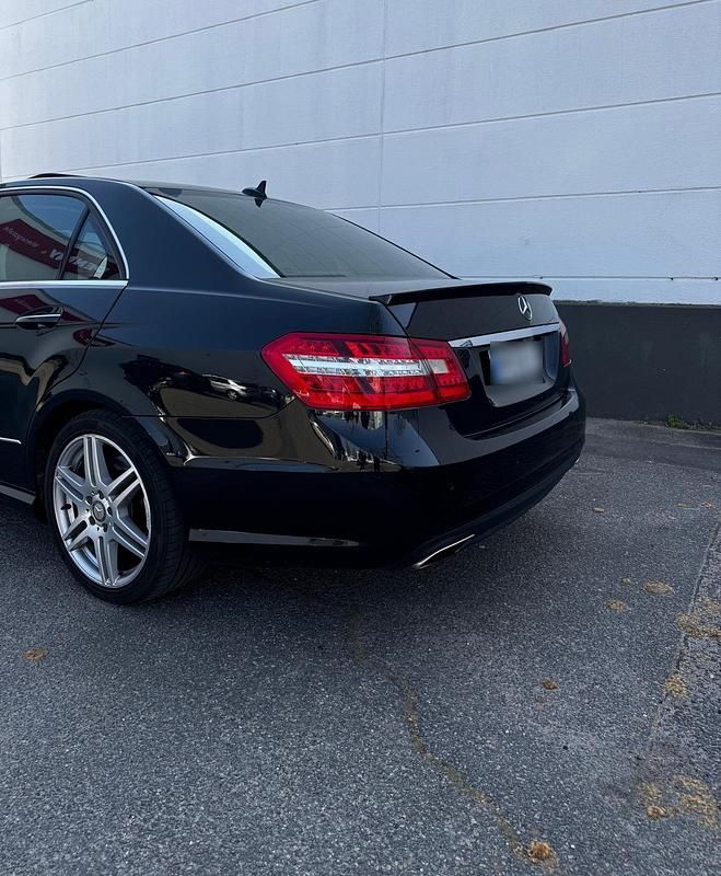 Gebraucht Mercedes E500 387 PS (284 kW) 2009 Schwarz Limousine