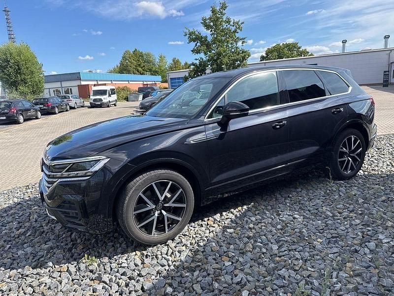 Deep black perleffekt Gebraucht 2021 VW Touareg R-line SUV | 44.990 € (Guter Preis) - Bild 1/4