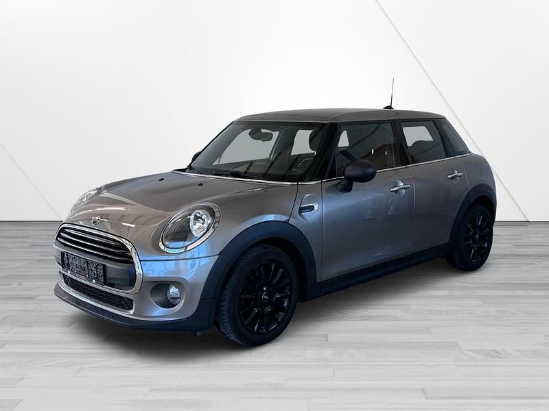Usado Mini ONE 102 HP (75 kW) 2019 Prateado Citadino