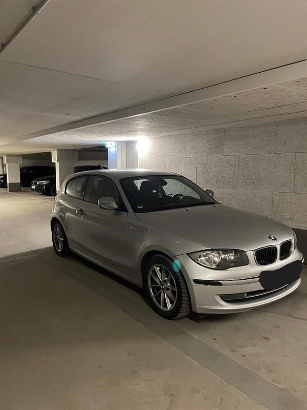 Silber Gebraucht 2010 BMW 118 Kleinwagen | 3.750 € (Teuer) - Bild 1/4