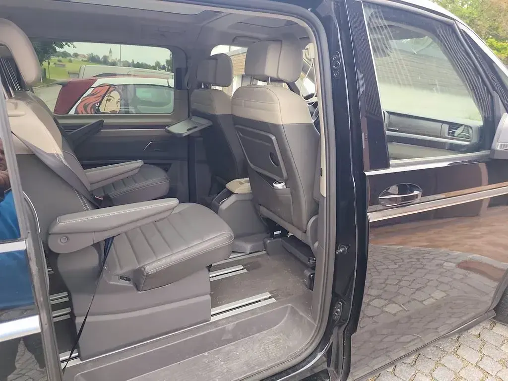 Gebraucht VW Multivan Style 204 PS (150 kW) 2023 Schwarz Van / Kleinbus