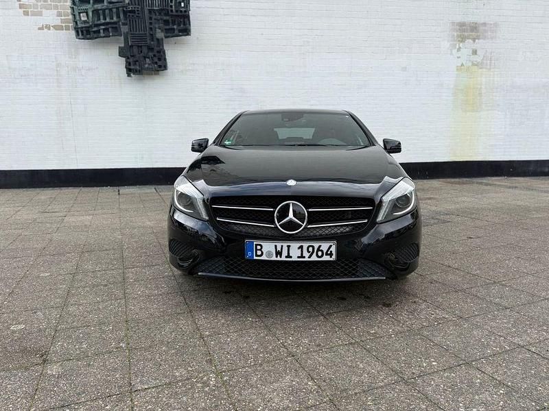 Schwarz Gebraucht 2014 Mercedes A180 Limousine | 14.200 € (Fairer Preis) - Bild 1/4