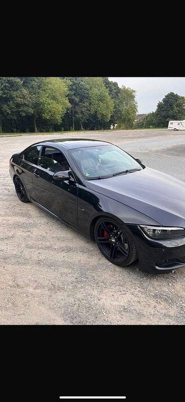 Schwarz Gebraucht 2007 BMW 335 M Sport Coupé | 14.000 € (Fairer Preis) - Bild 1/4