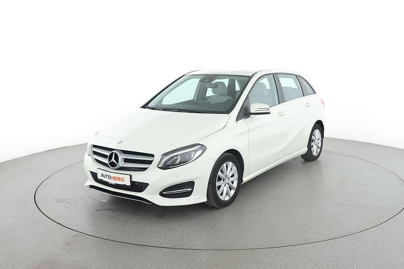 Weiß Gebraucht 2016 Mercedes B180 Style Van / Kleinbus | 16.290 € (Etwas zu teuer) - Bild 1/4