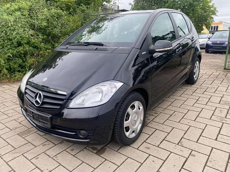 Kosmosschwarz metalliclack Gebraucht 2010 Mercedes A160 Kleinwagen | 4.200 € (Fairer Preis) - Bild 1/4