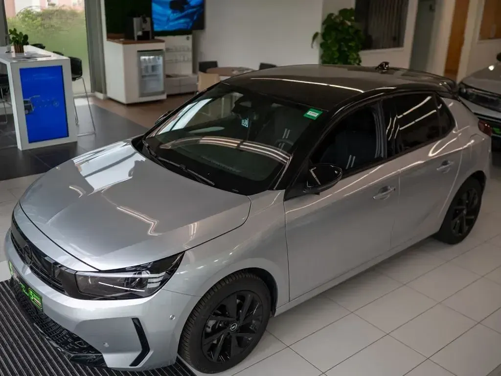Gebraucht Opel Corsa 101 PS (74 kW) 2025 Silber m. / dach schwarz Kleinwagen
