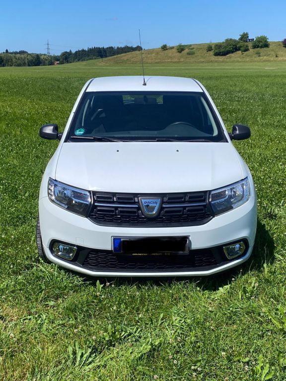 Weiß Gebraucht 2017 Dacia Sandero Ambiance Kleinwagen | 5.950 € - Bild 1/4