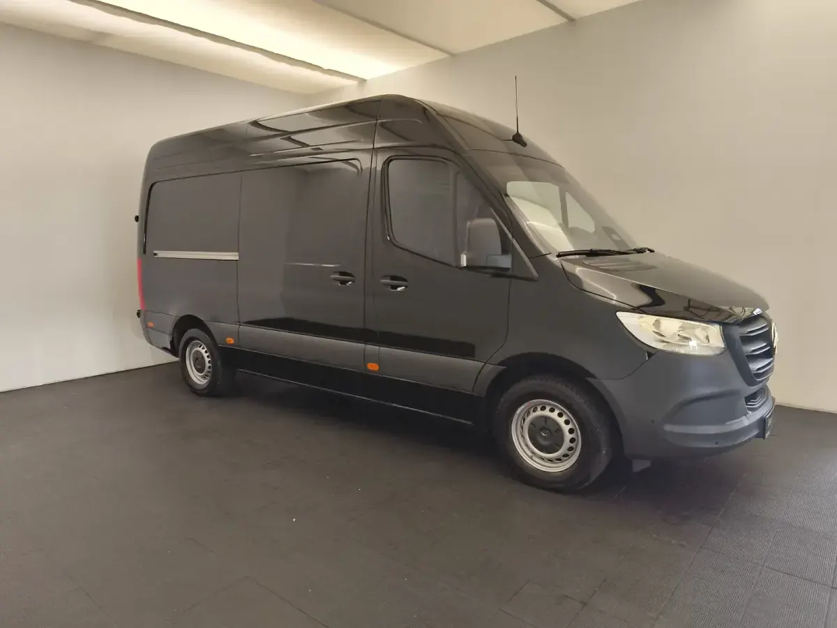 Gebraucht Mercedes Sprinter 150 PS (110 kW) 2025 Tiefschwarz Van