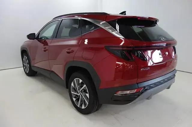 Gebraucht Hyundai Tucson Select 150 PS (110 kW) 2021 Sunset red SUV