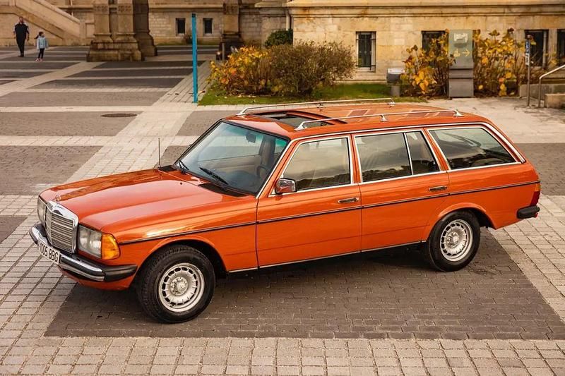 Orange Gebraucht 1982 Mercedes 240 Kombi | 10.240 € - Bild 1/4