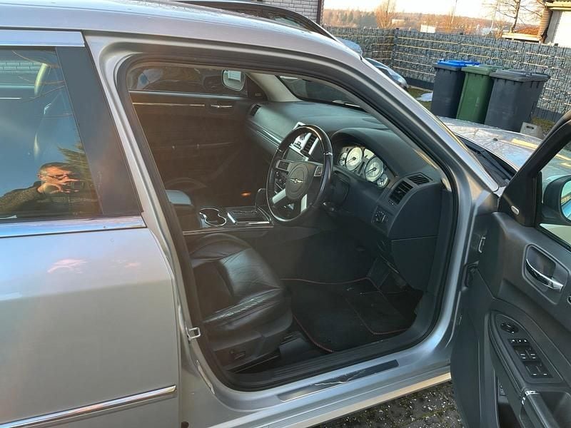 Second-hand Chrysler 300C 218 CP (160 kW) 2010 Argintiu Break