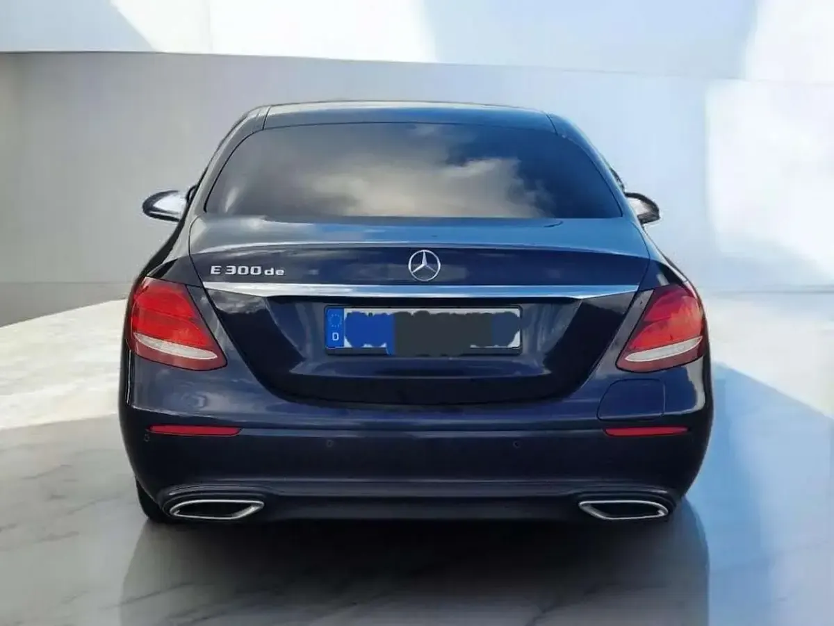 Gebraucht Mercedes E300 194 PS (142 kW) 2019 Blau Limousine