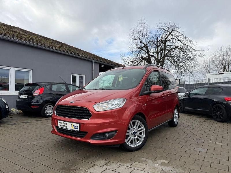 Gebraucht Ford Tourneo Courier Titanium 101 PS (74 kW) 2017 Rot Van / Kleinbus